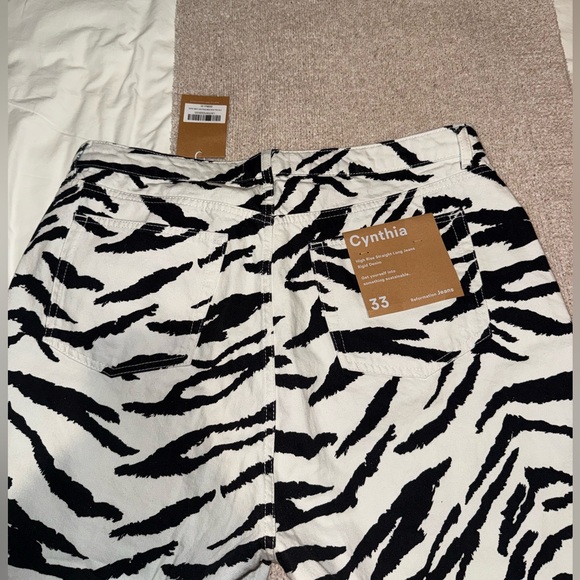 Reformation Cynthia High Rise Straight Long Jeans Zebra - Picture 10 of 10